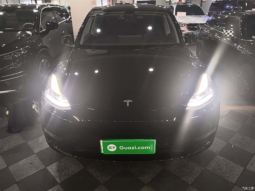 Tesla Model Y, 2022 3