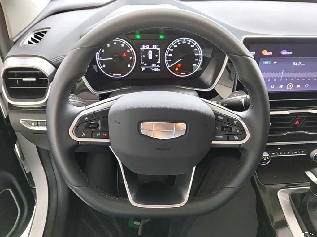 Geely Coolray, 2025 11