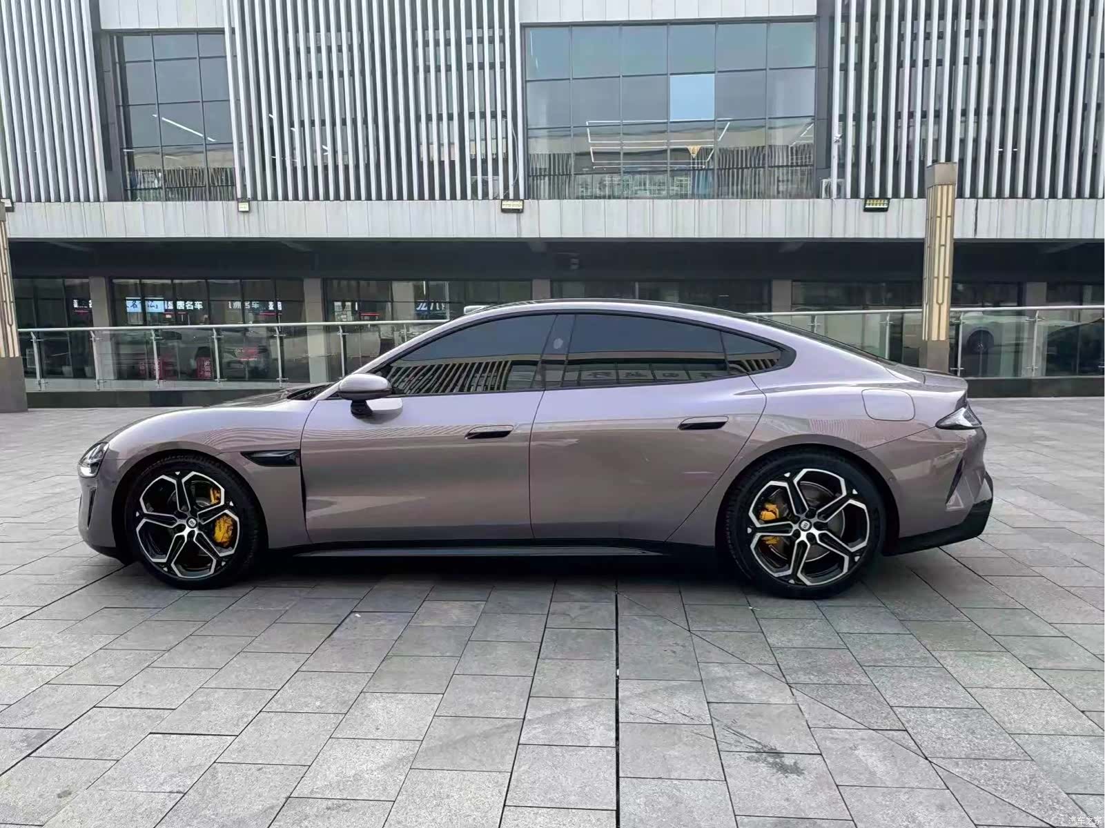 Xiaomi SU7, 2025 13