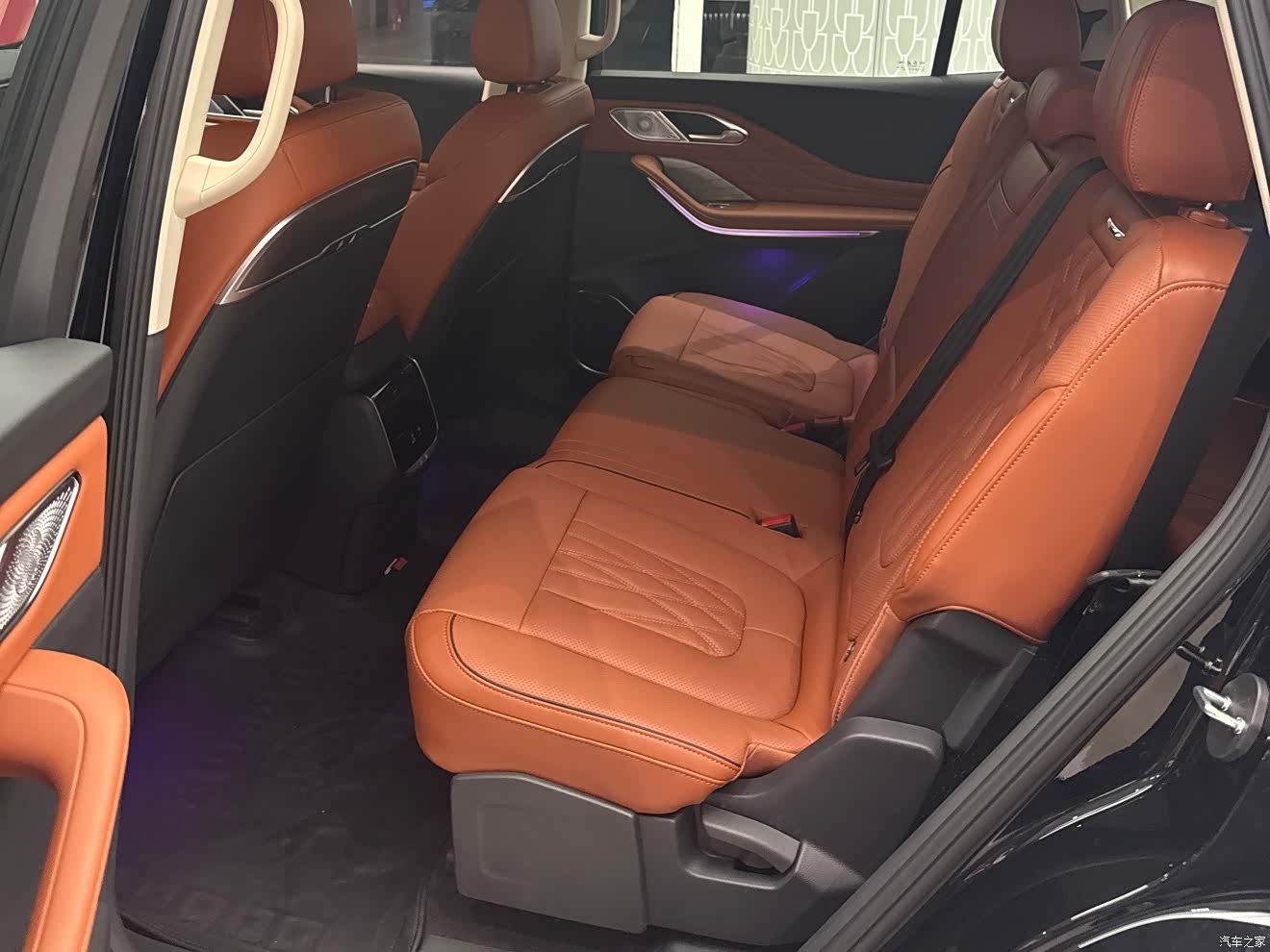 Hongqi HS7, 2026 11