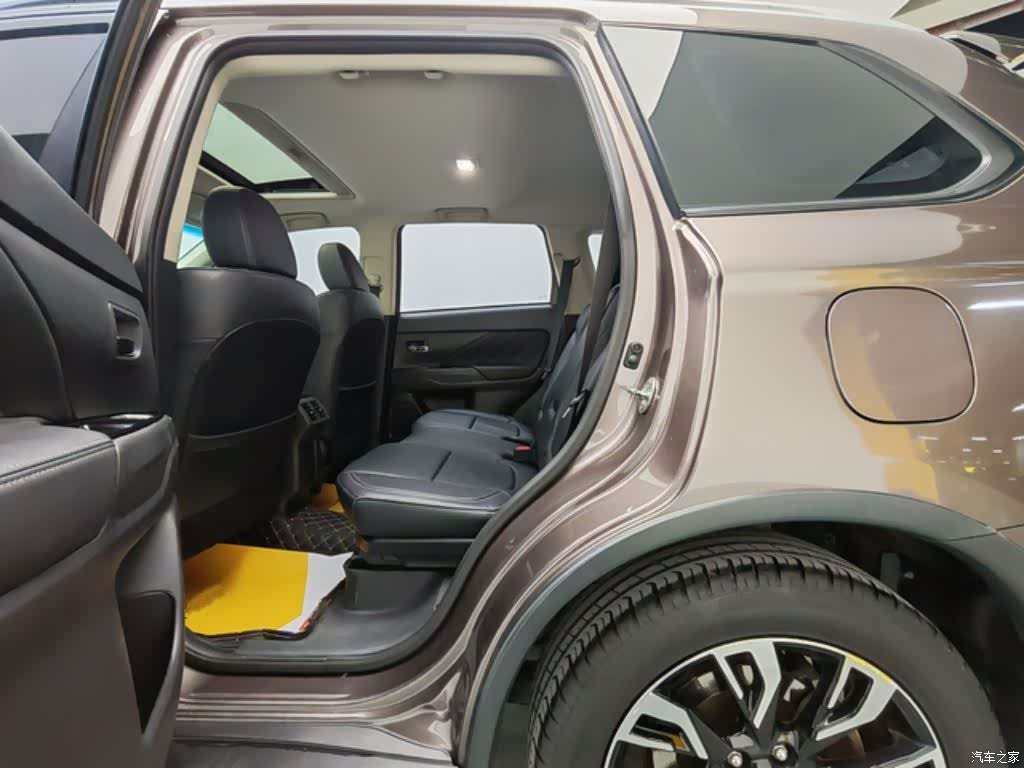 Mitsubishi Outlander, 2020 8