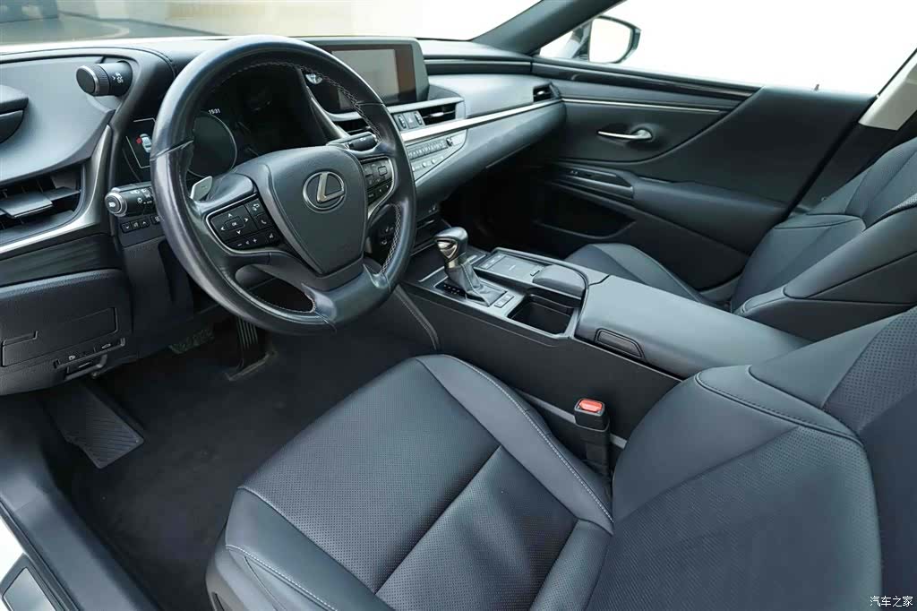 Lexus ES, 2019 10