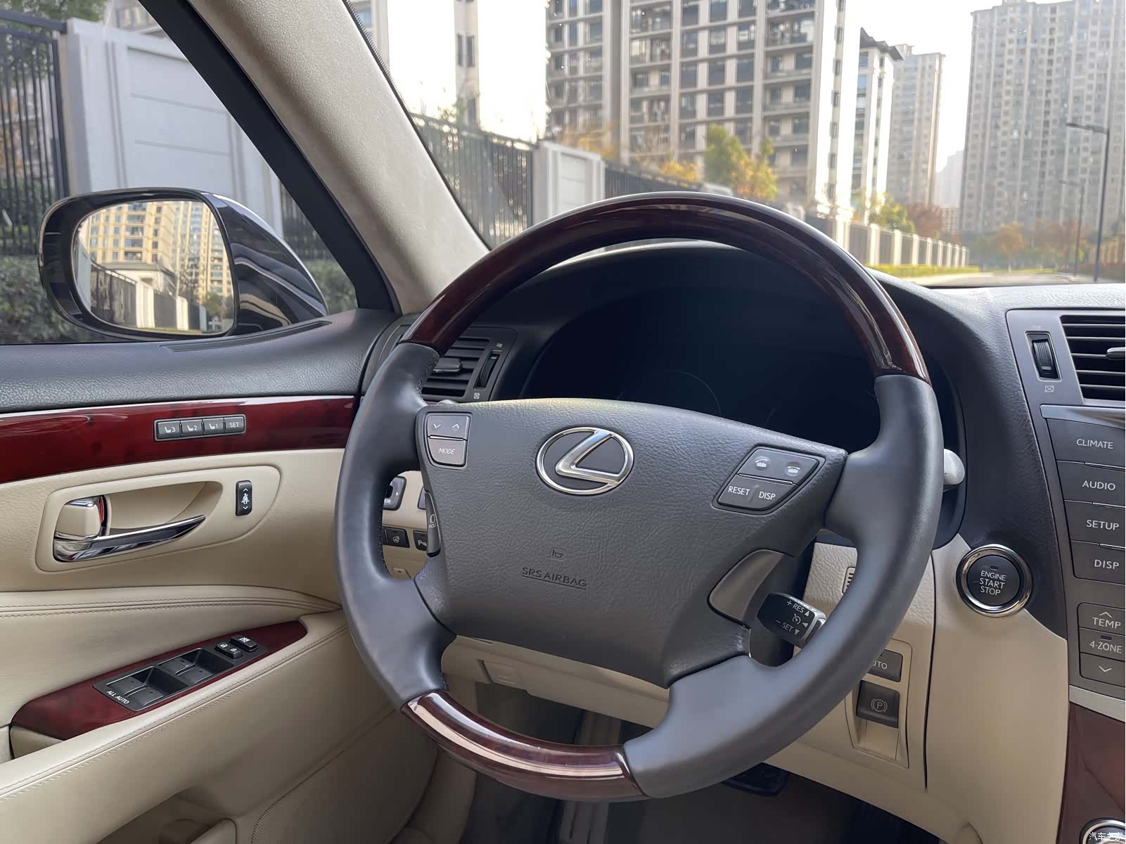 Lexus LS, 2011 14