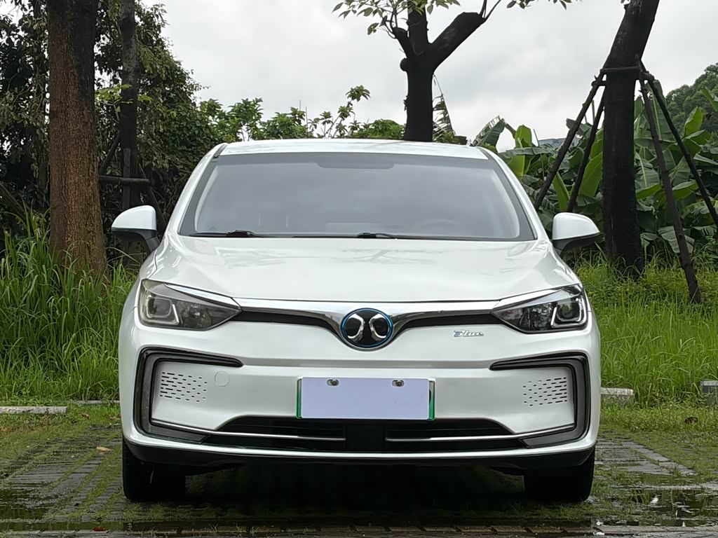 BAIC EU5