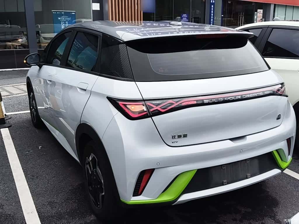 BYD Dolphin, 2022 все фото