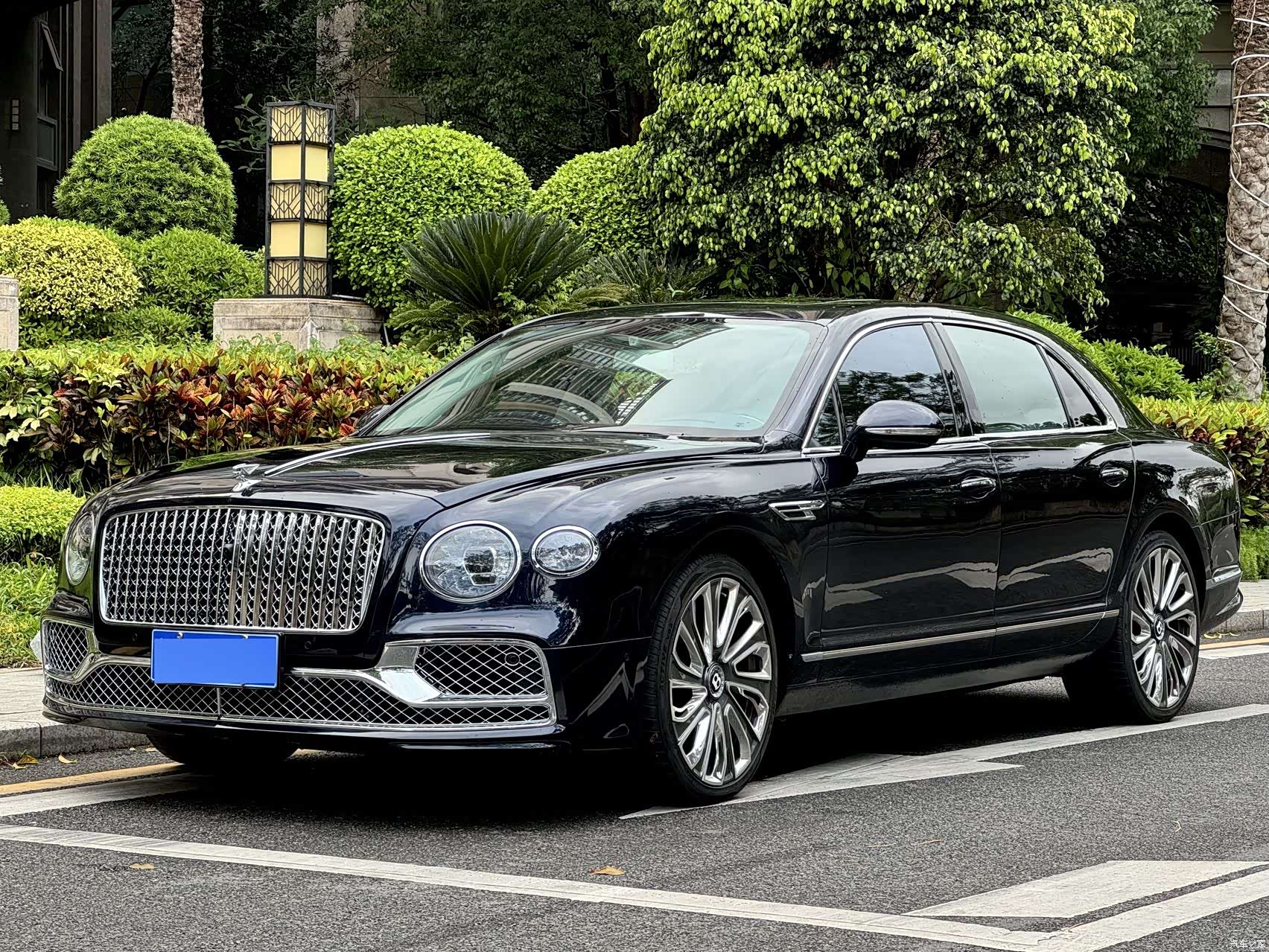 Bentley Flying Spur, 2011 1