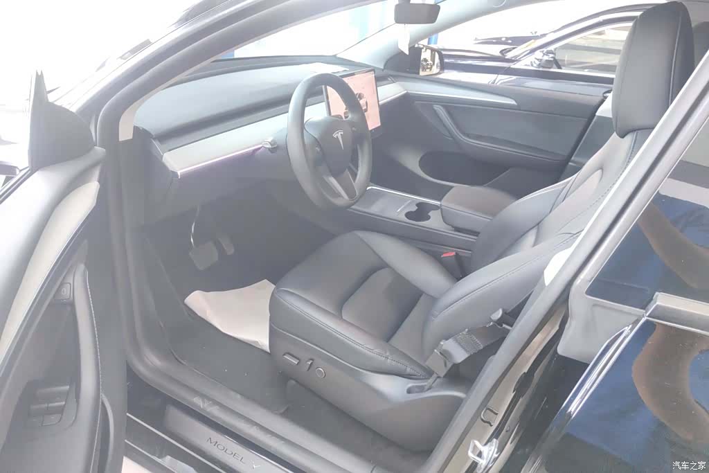 Tesla Model Y, 2024 9