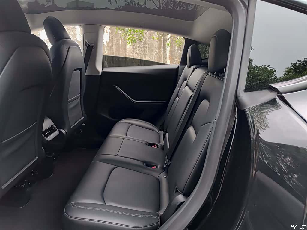 Tesla Model Y, 2022 11