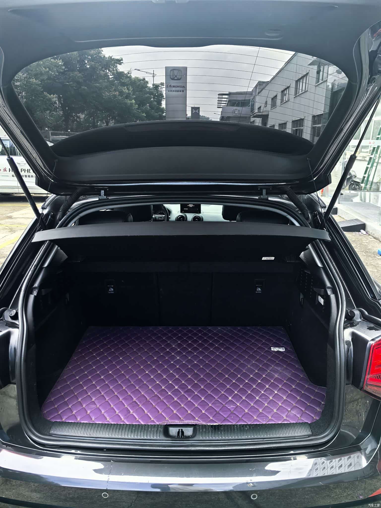 Audi Q2L, 2019 11
