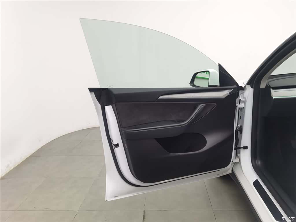 Tesla Model Y, 2024 8