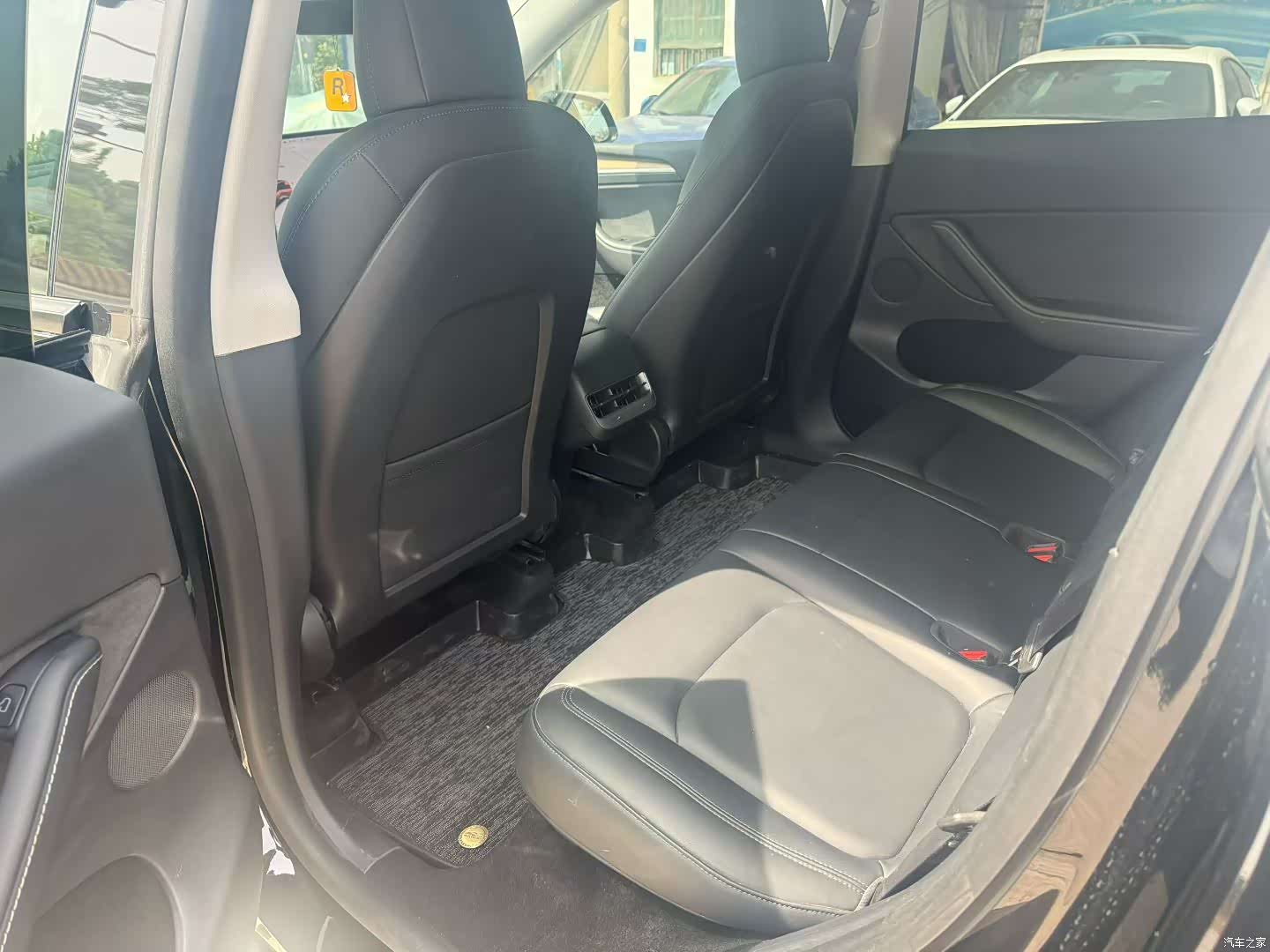 Tesla Model Y, 2021 4
