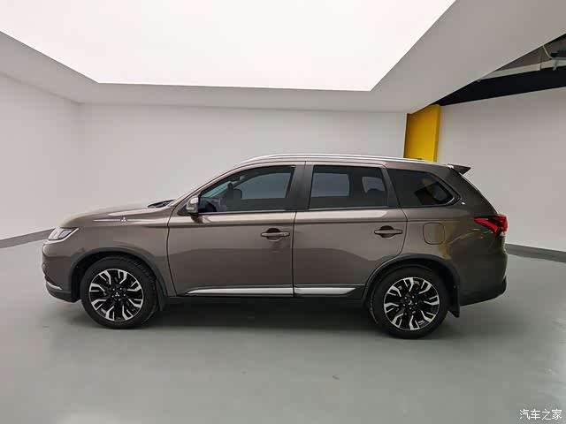 Mitsubishi Outlander, 2020 11
