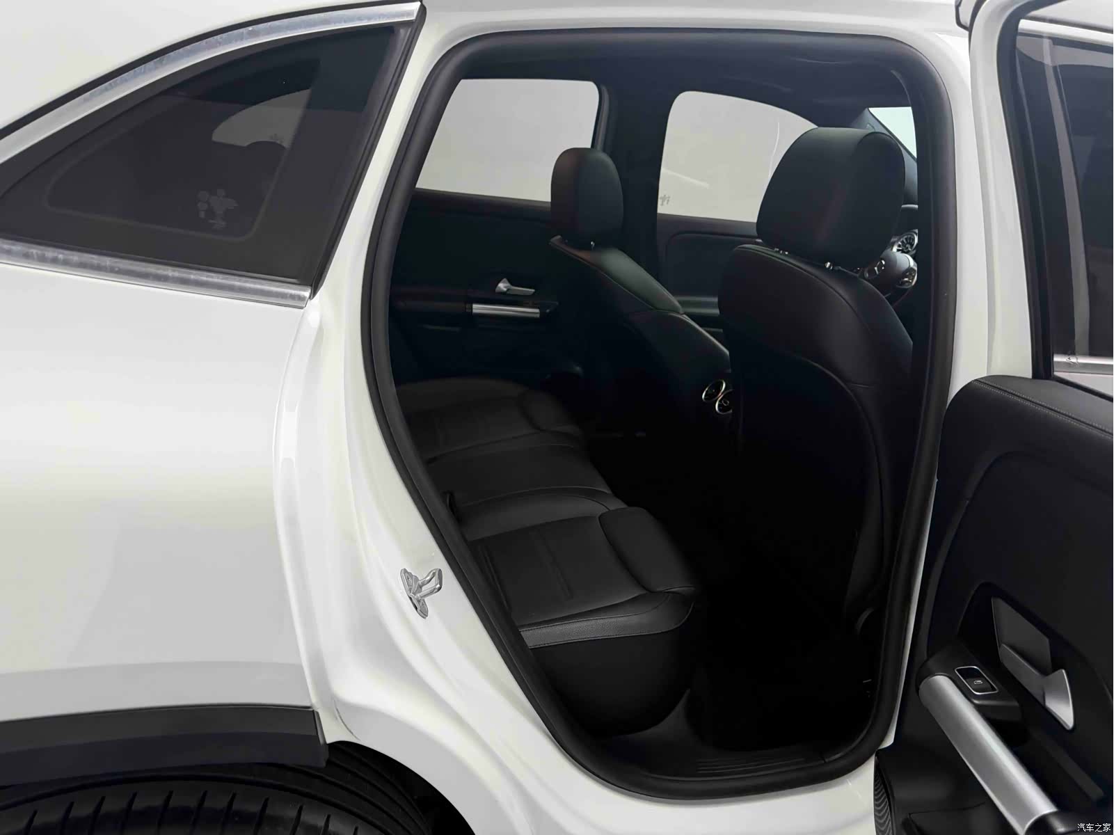 Mercedes-Benz GLA, 2021 все фото
