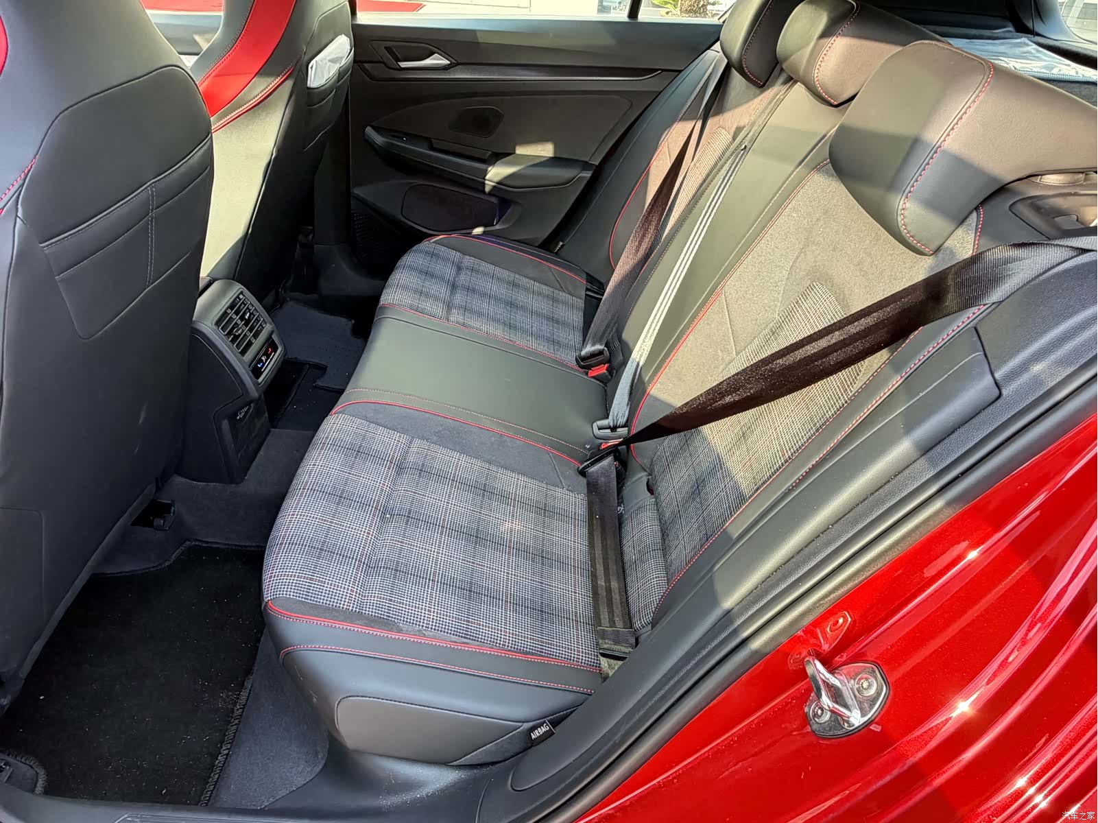 Volkswagen Golf, 2025 6