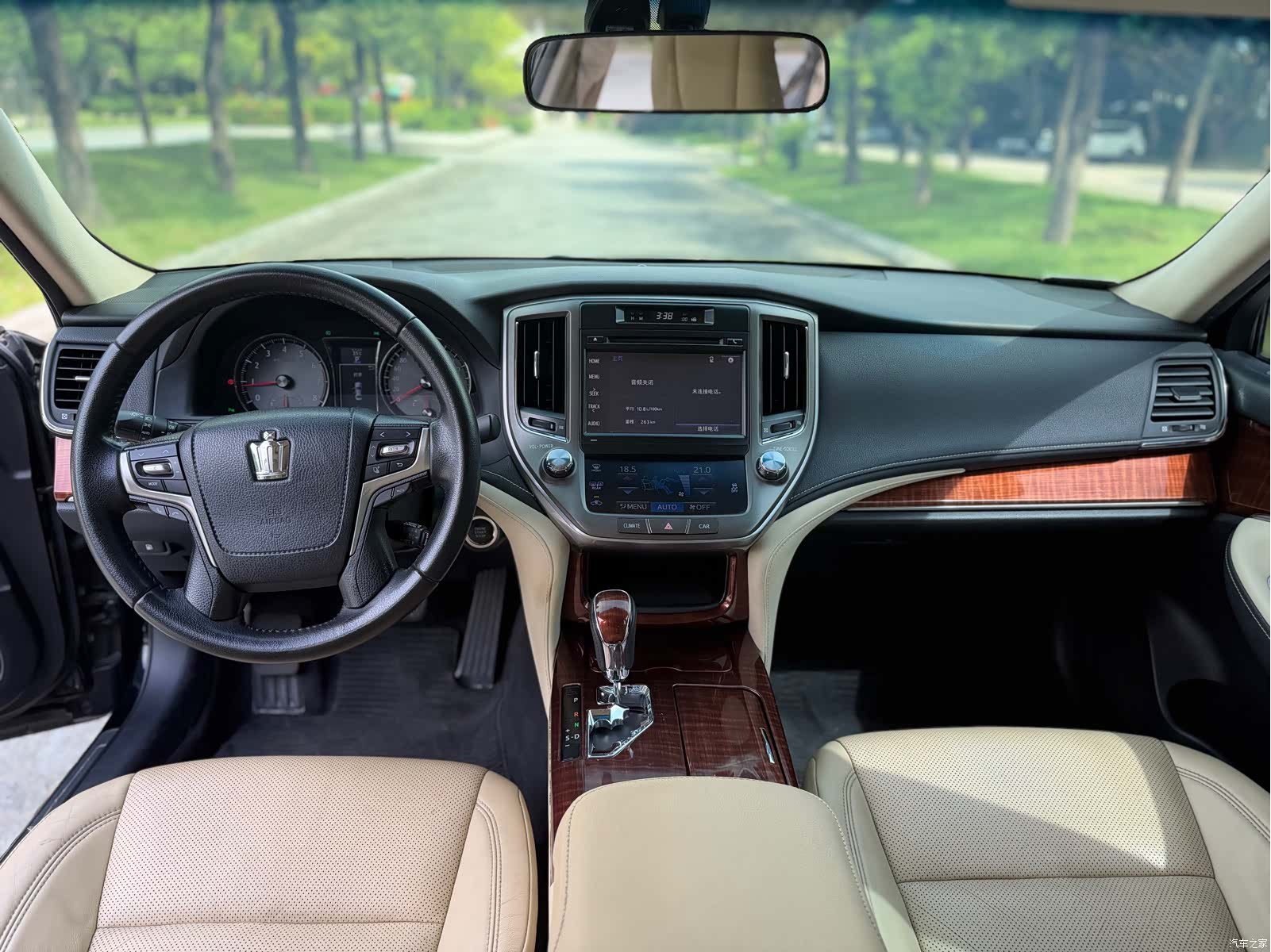 Toyota Crown, 2015 все фото