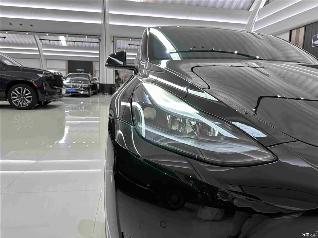 Tesla Model Y, 2023 32
