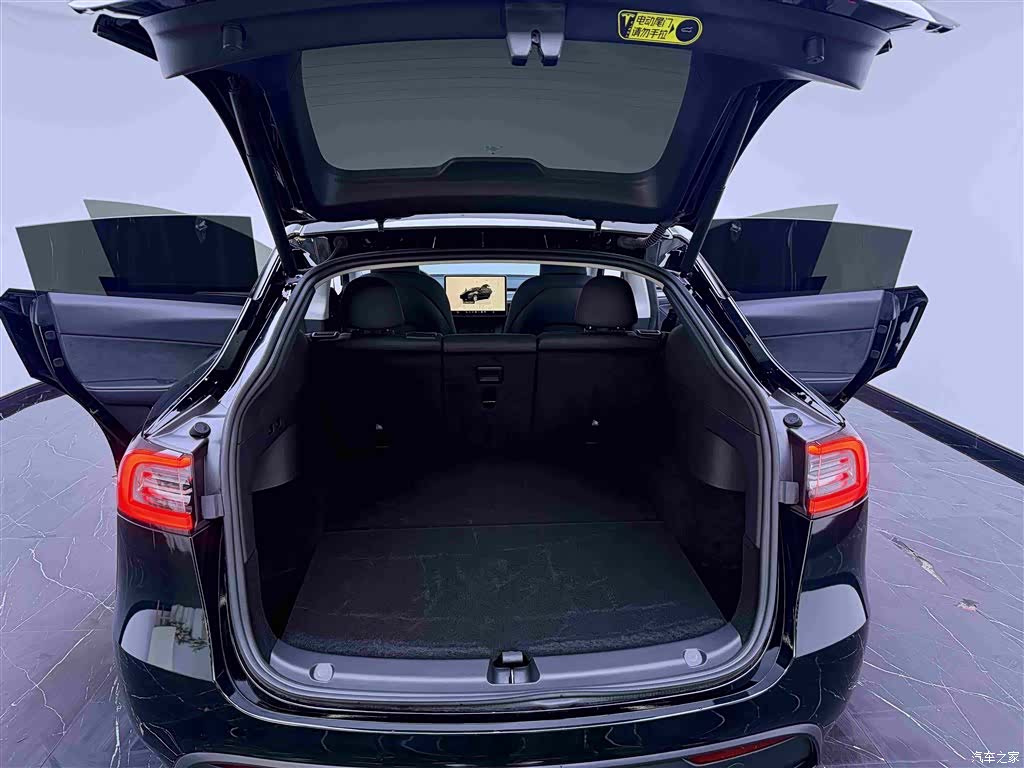 Tesla Model Y, 2023 7