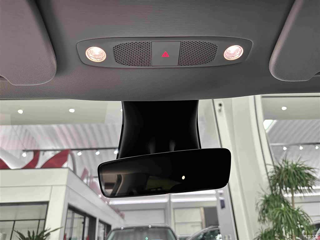 Tesla Model Y, 2023 14