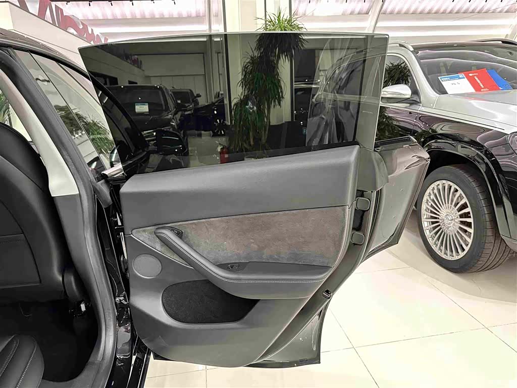 Tesla Model Y, 2023 28
