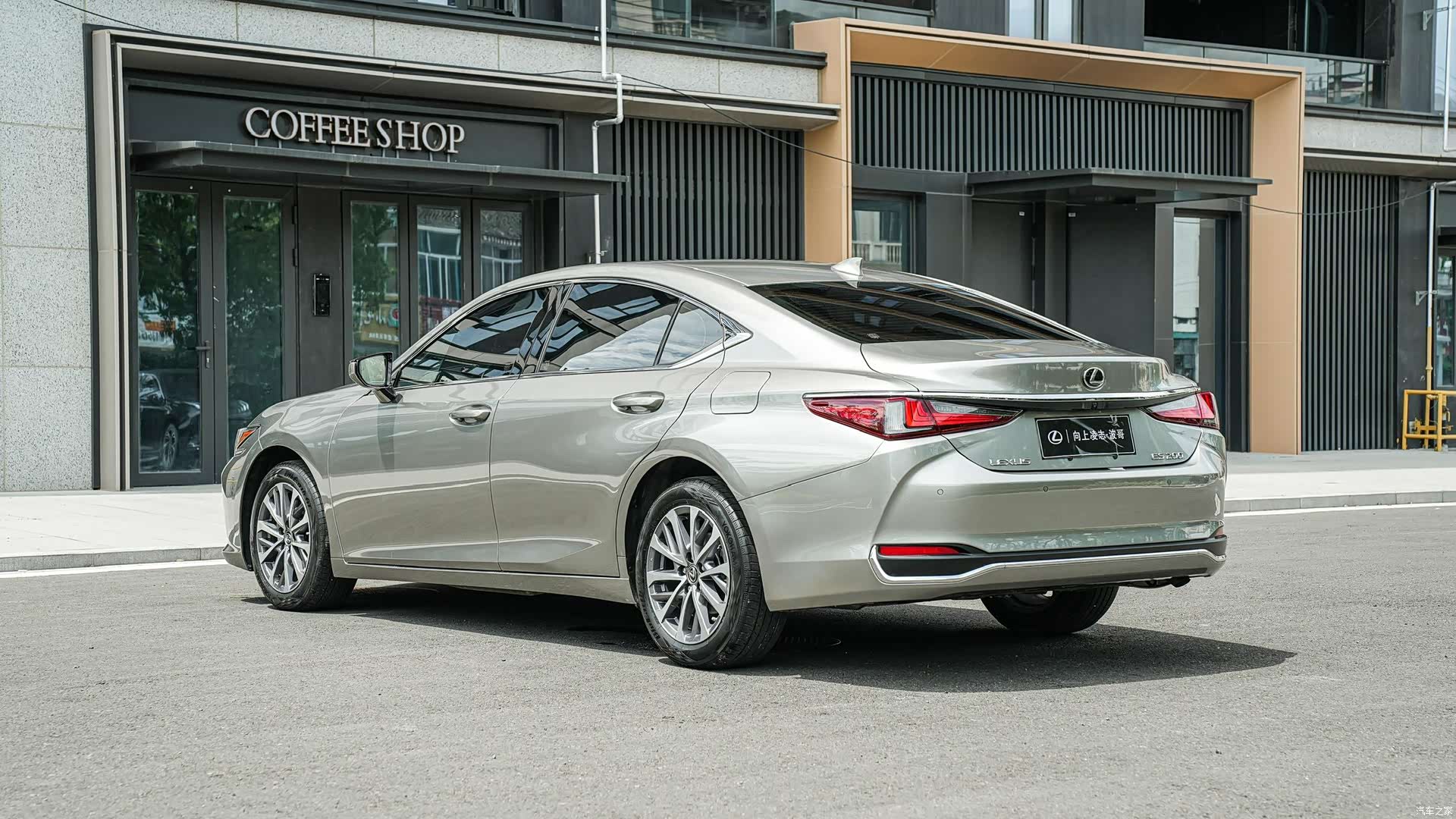 Lexus ES, 2024 все фото