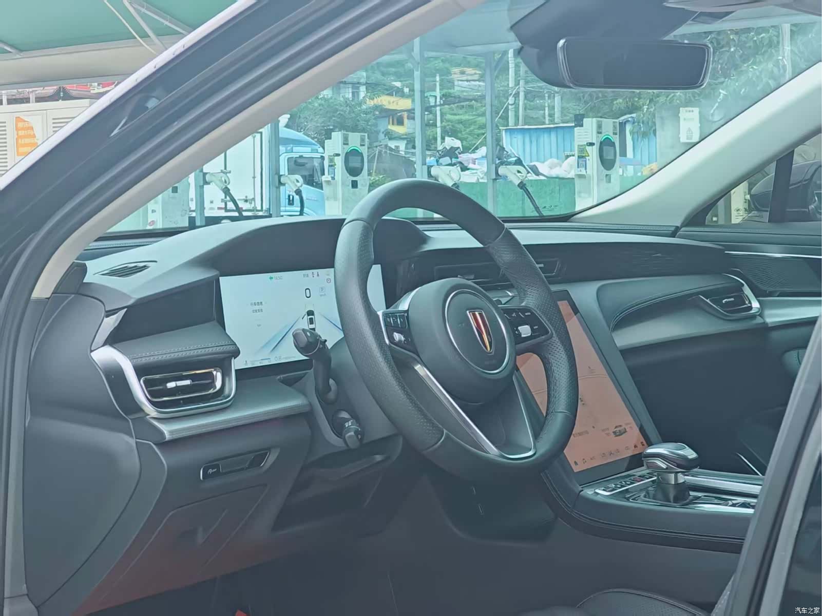 Hongqi H5, 2024 10