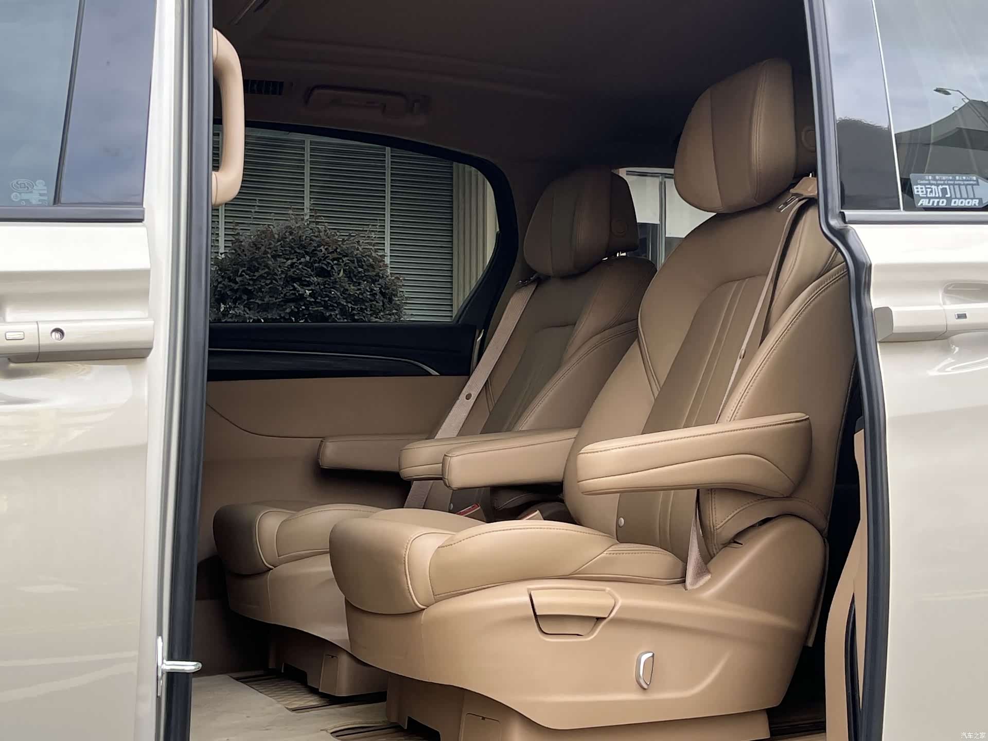 Buick GL8, 2021 9