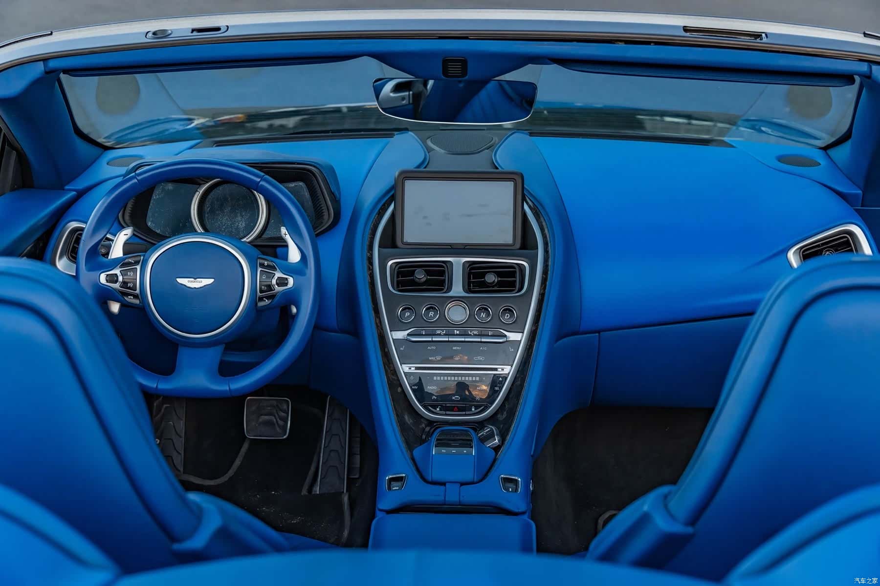 Aston Martin DB11, 2018 8