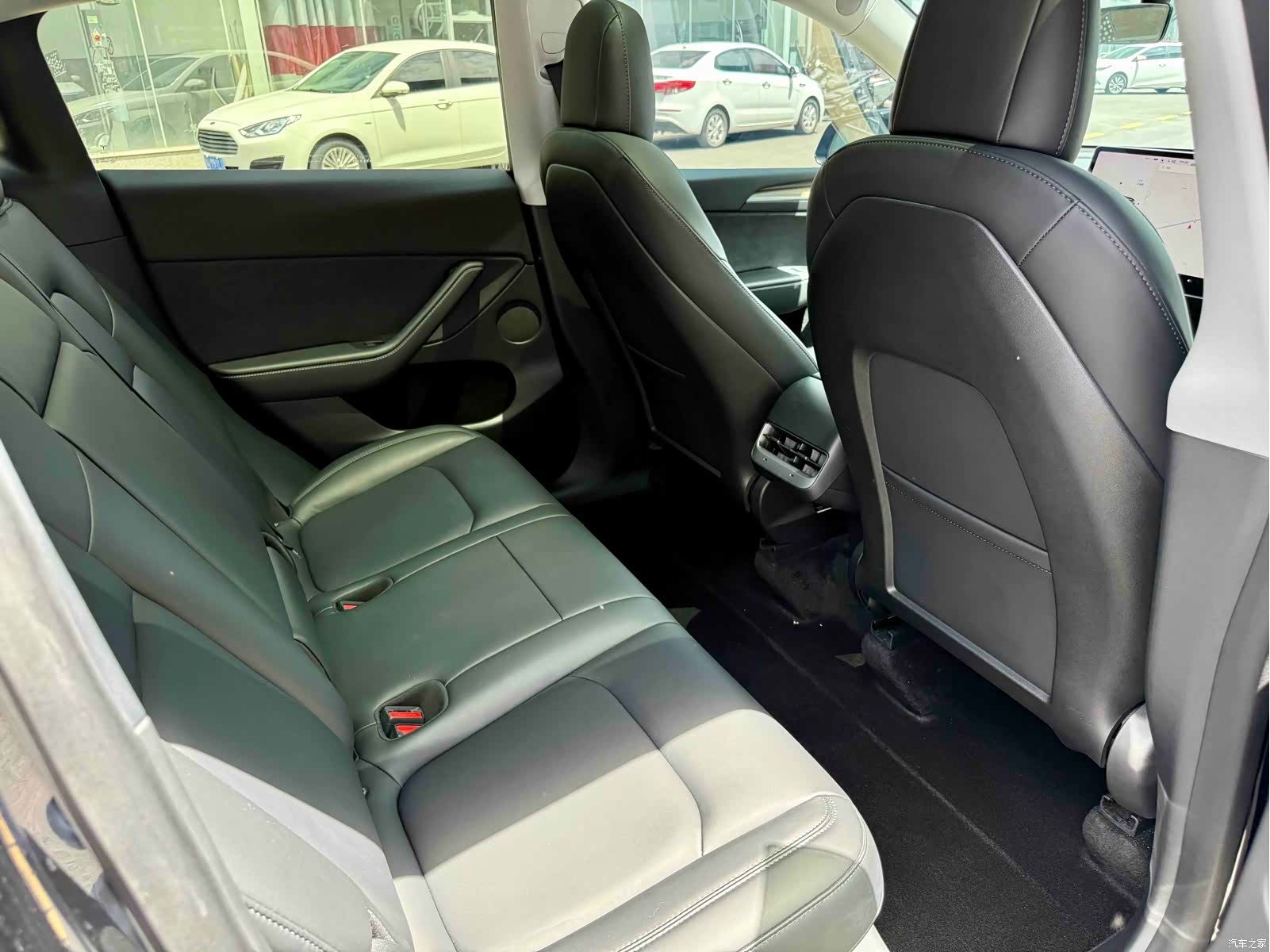 Tesla Model Y, 2021 10