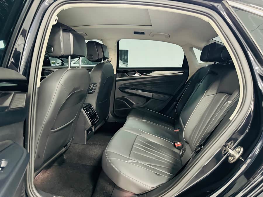 Volkswagen Passat 2023, фото 5