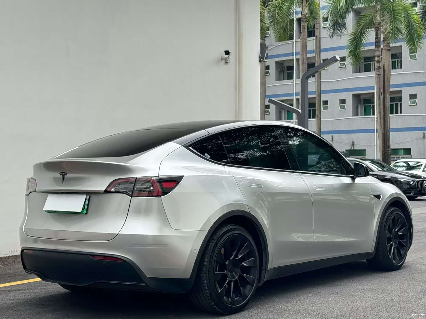 Tesla Model Y, 2023 9