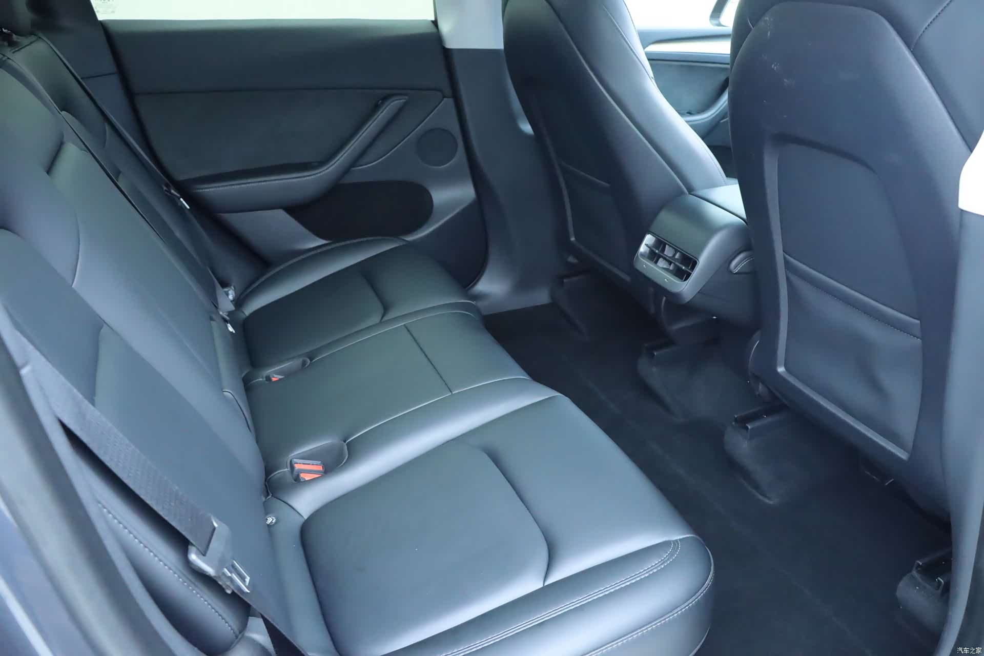 Tesla Model Y, 2023 13