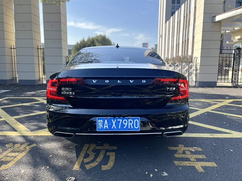 Volvo S90
