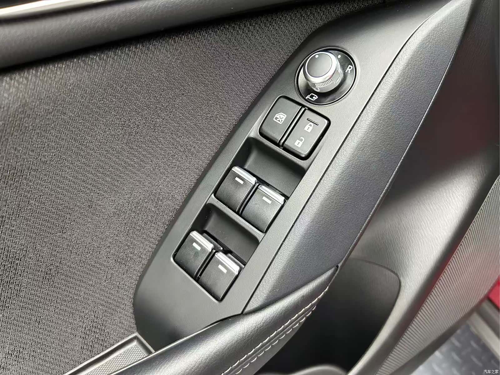 Mazda CX-4, 2023 11