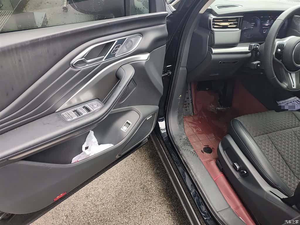 Hongqi HS7, 2025 12