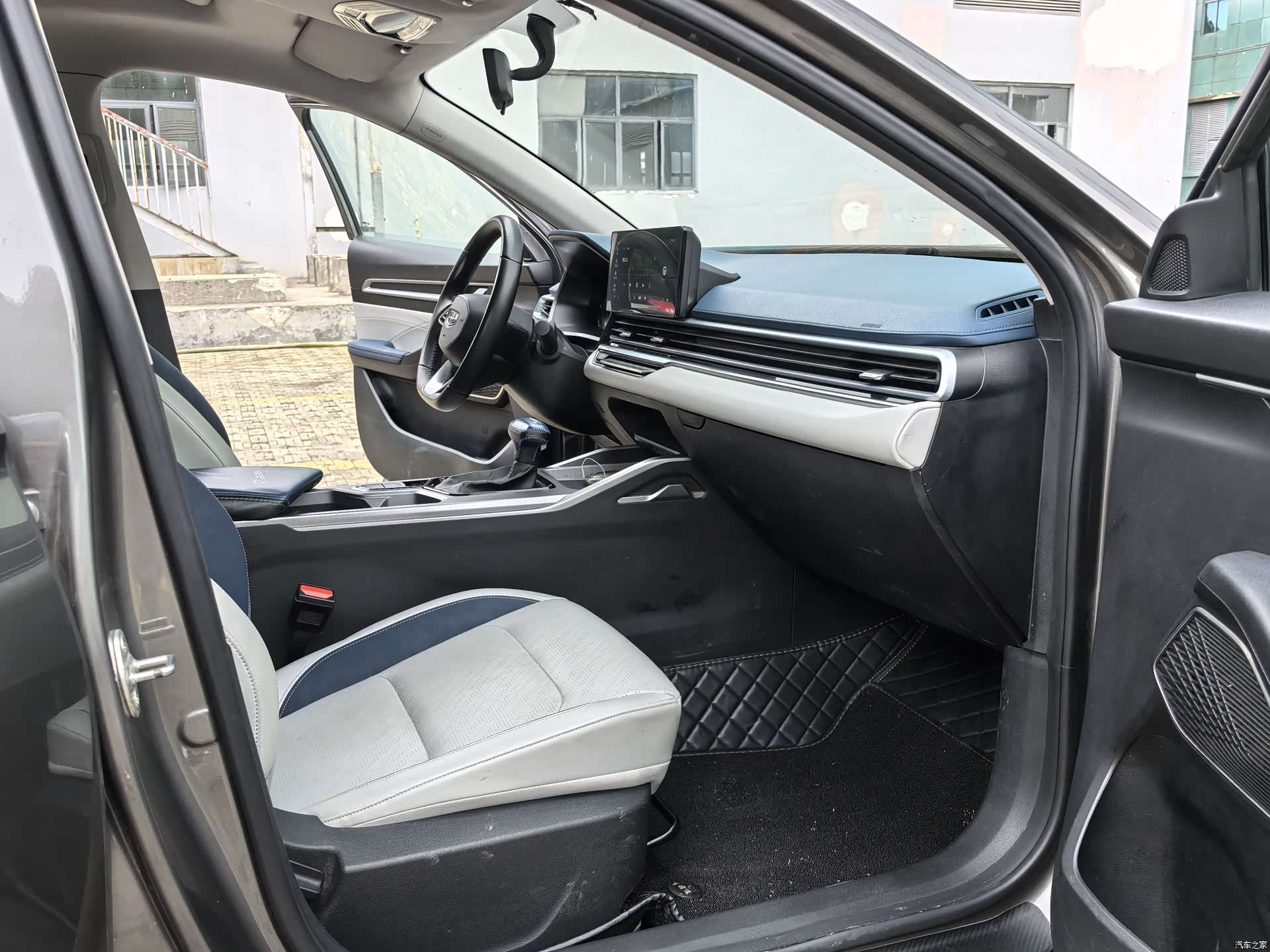 Geely Emgrand, 2021 13