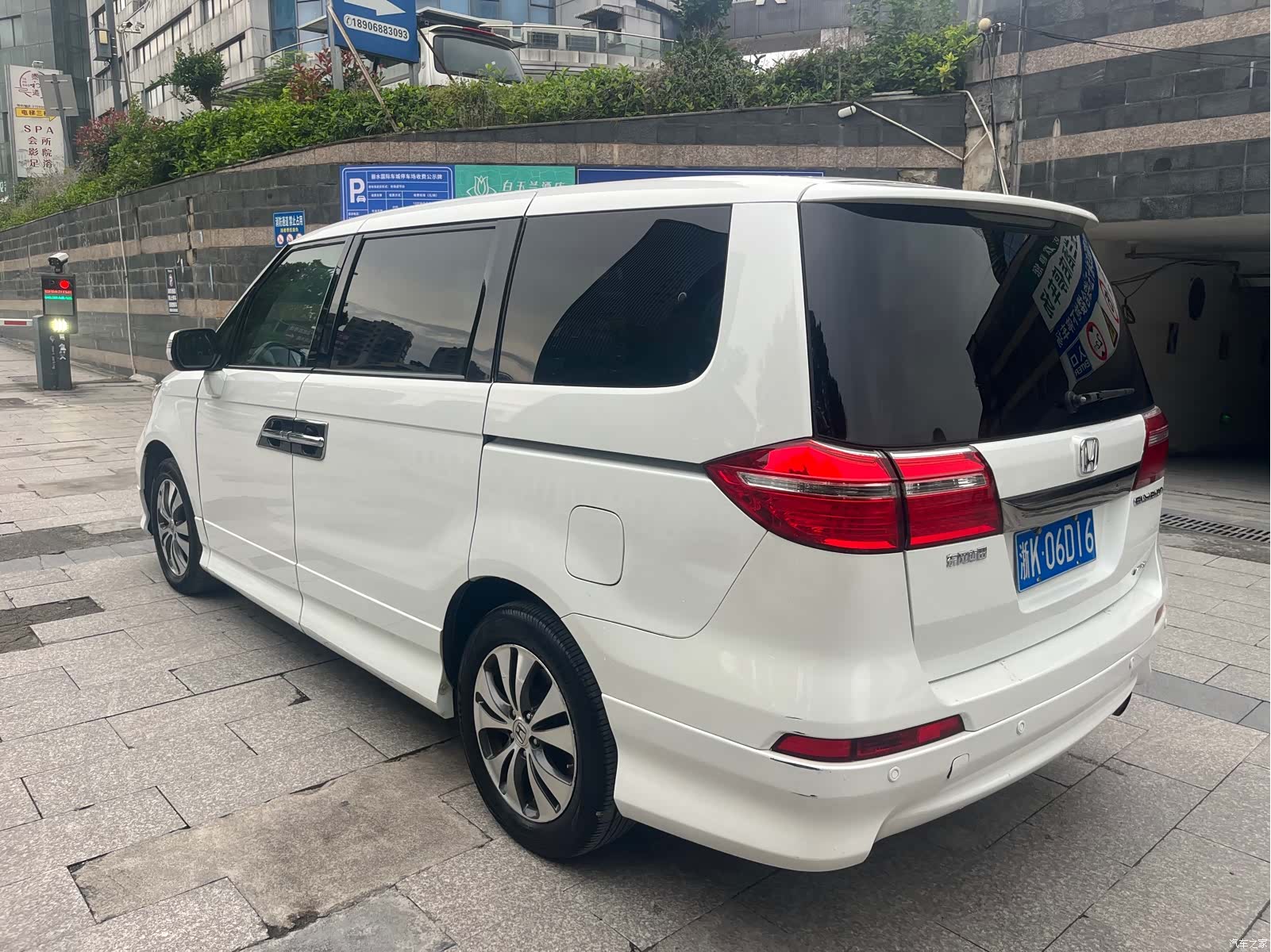 Honda Elysion, 2015 3