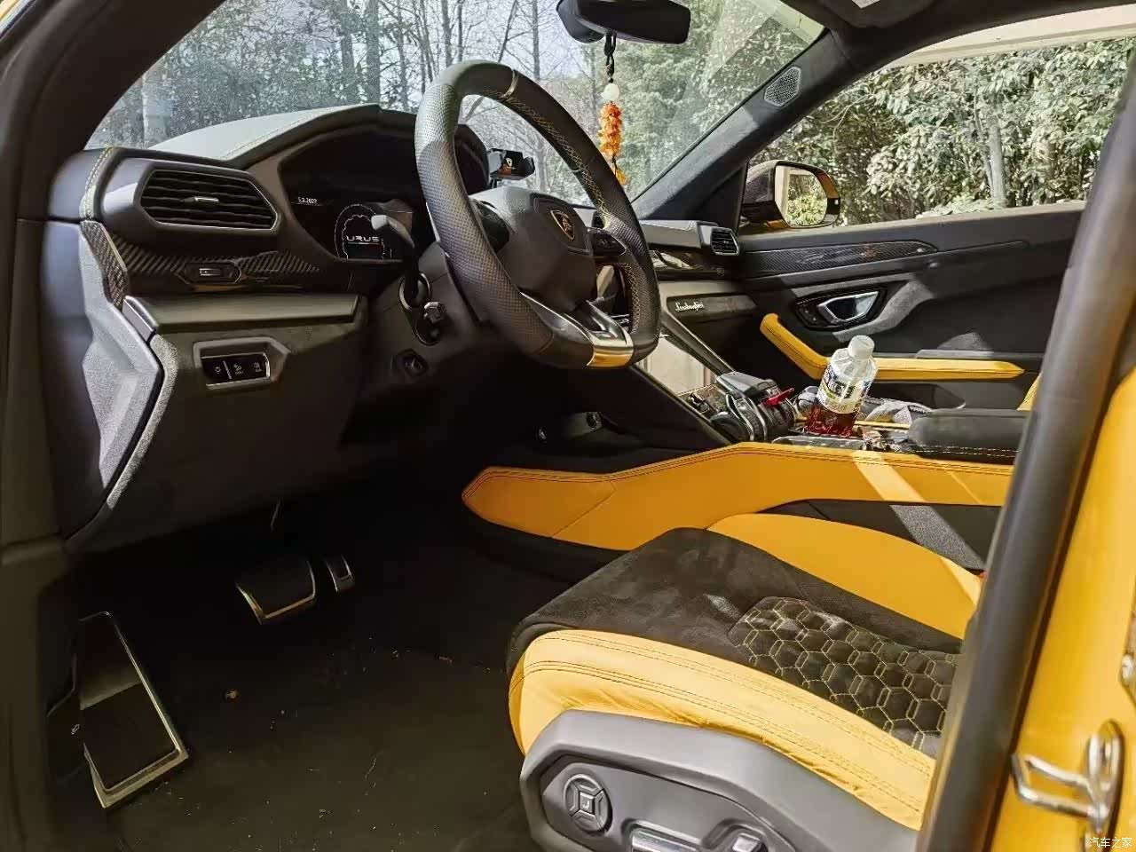 Lamborghini Urus, 2022 2