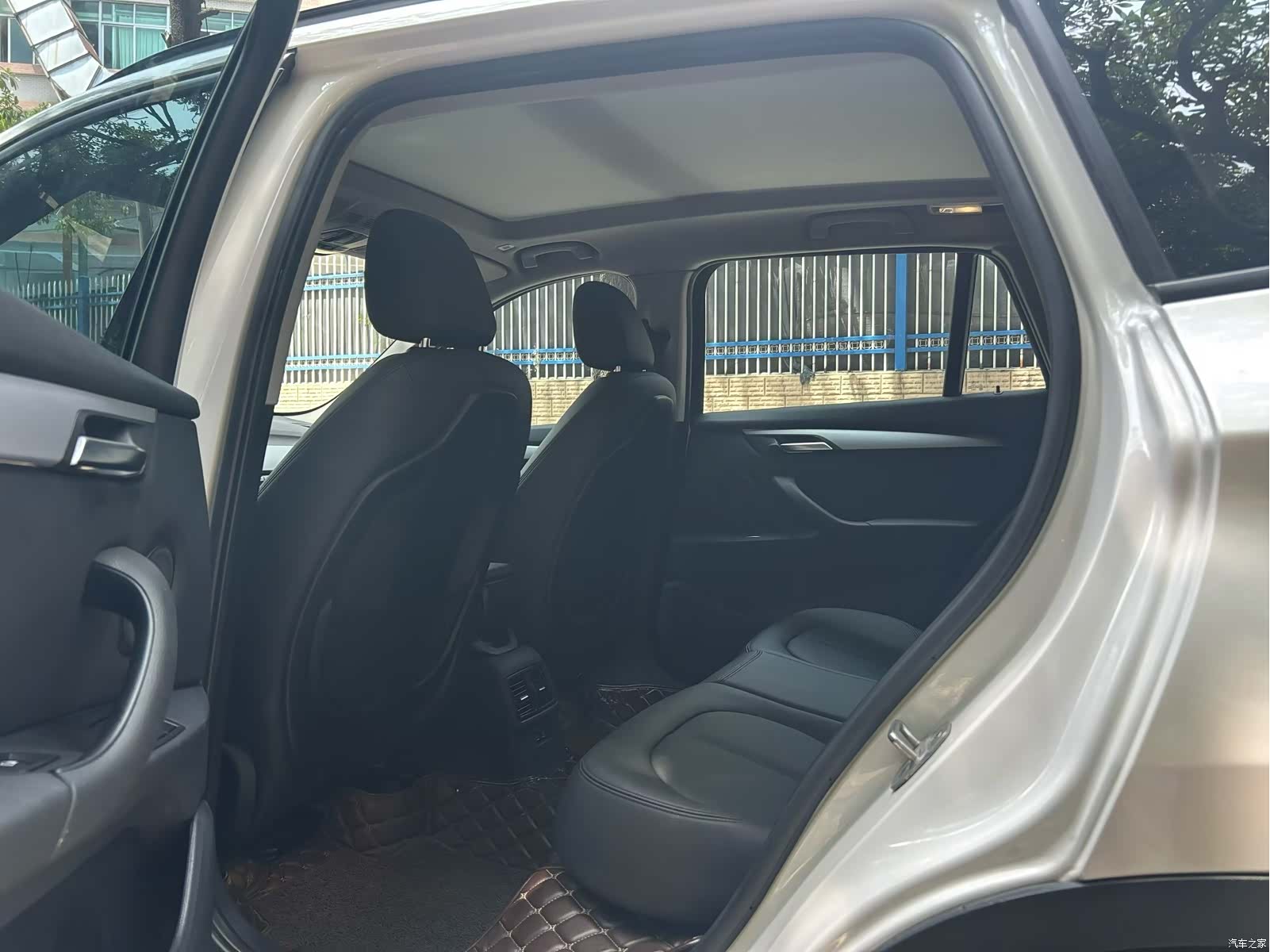BMW X1, 2019 все фото