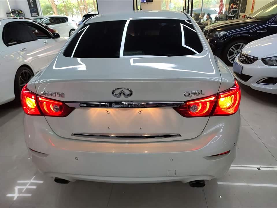 Infiniti Q50L