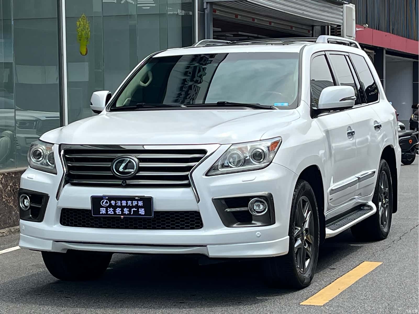 Lexus LX