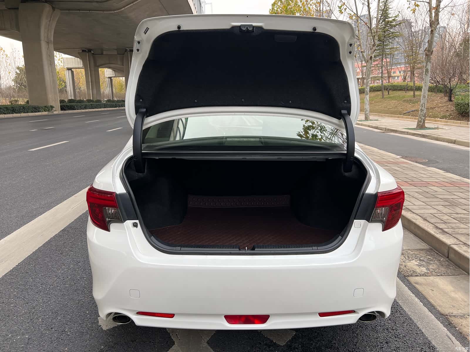 Toyota 2.5V, 2017 24