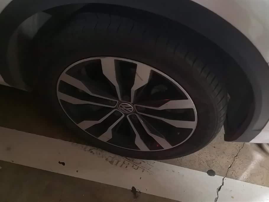 Volkswagen T-ROC exploring Songs