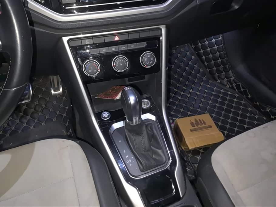 Volkswagen T-ROC exploring Songs