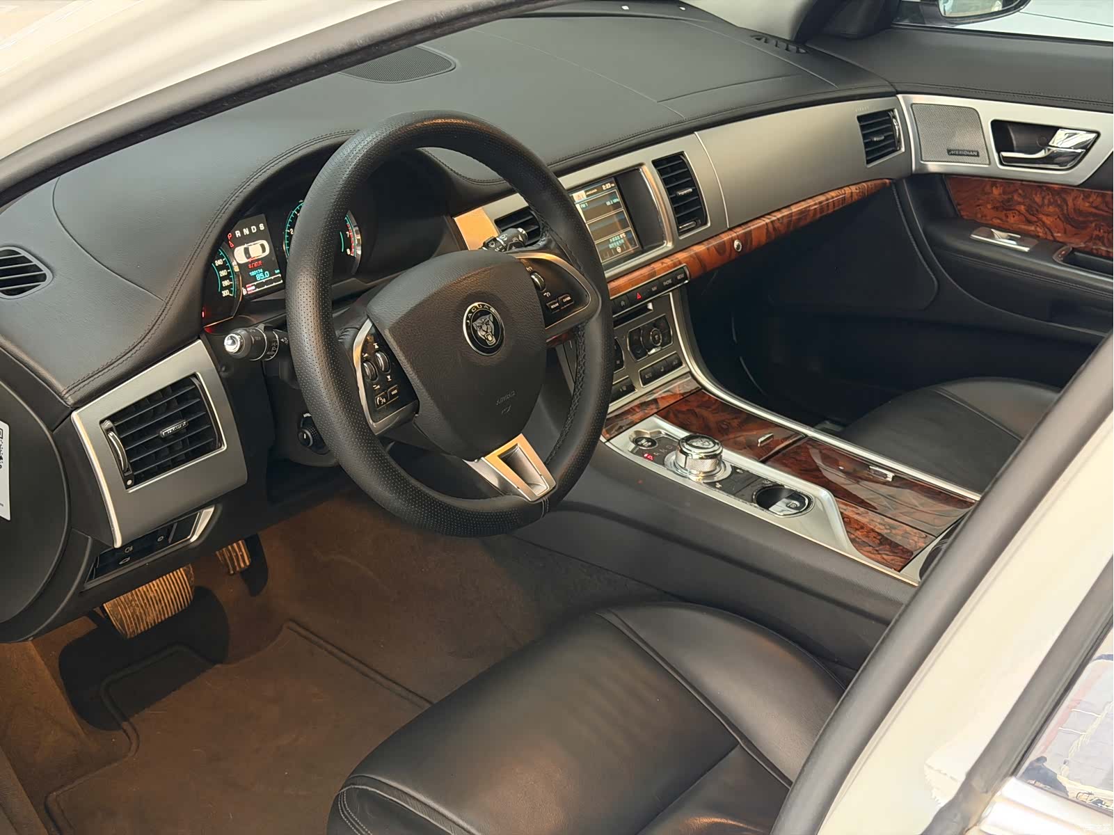 Jaguar XF, 2015 6
