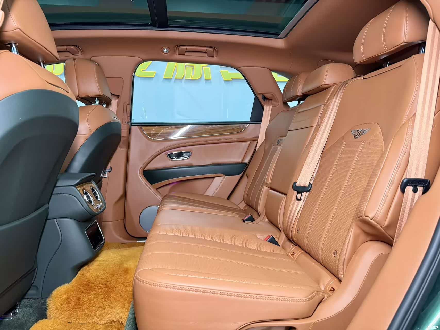 Bentley Bentayga, 2021 11