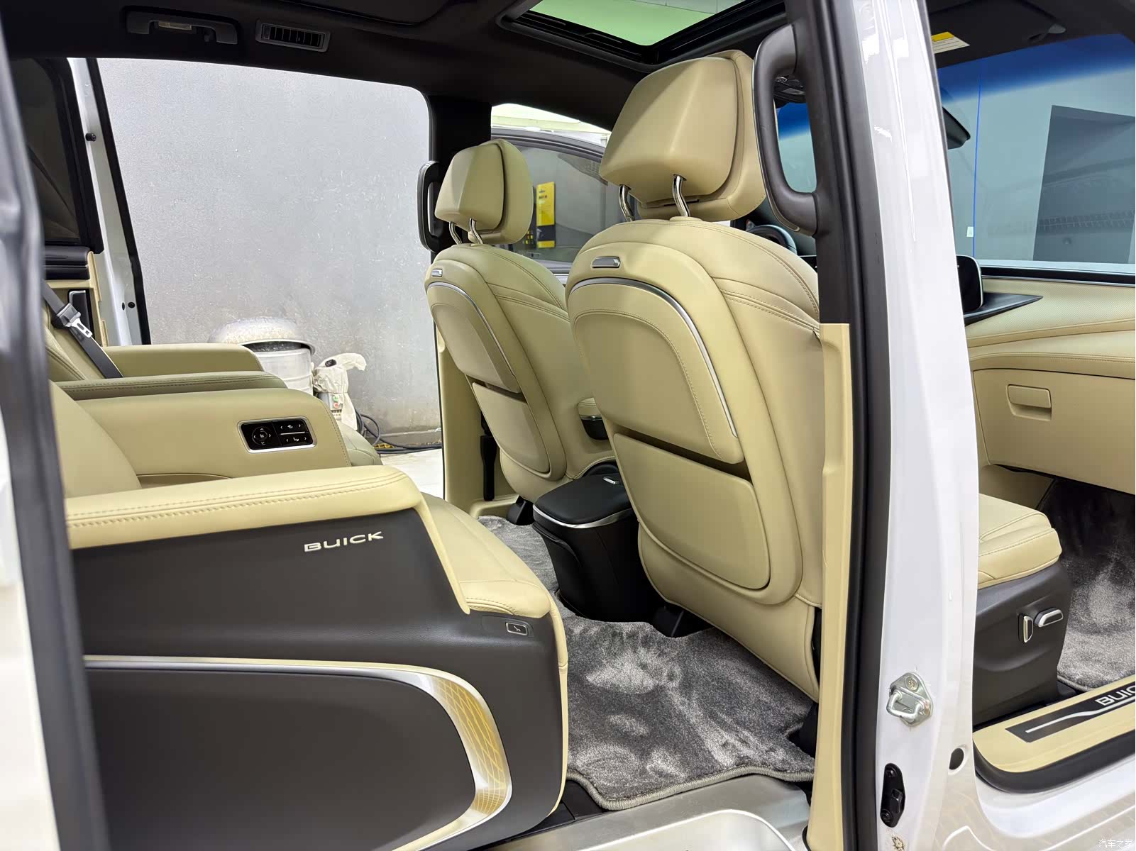 Buick GL8, 2022 10