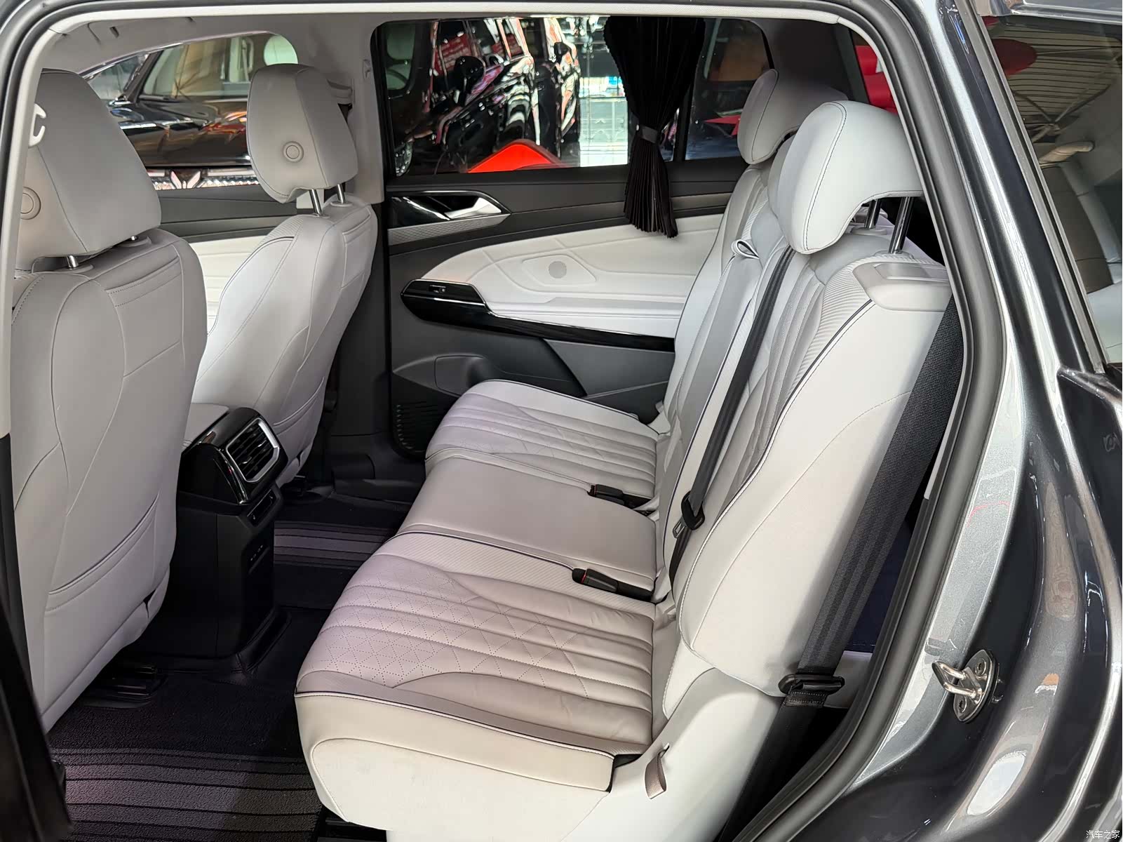 Volkswagen ID.6, 2024 7