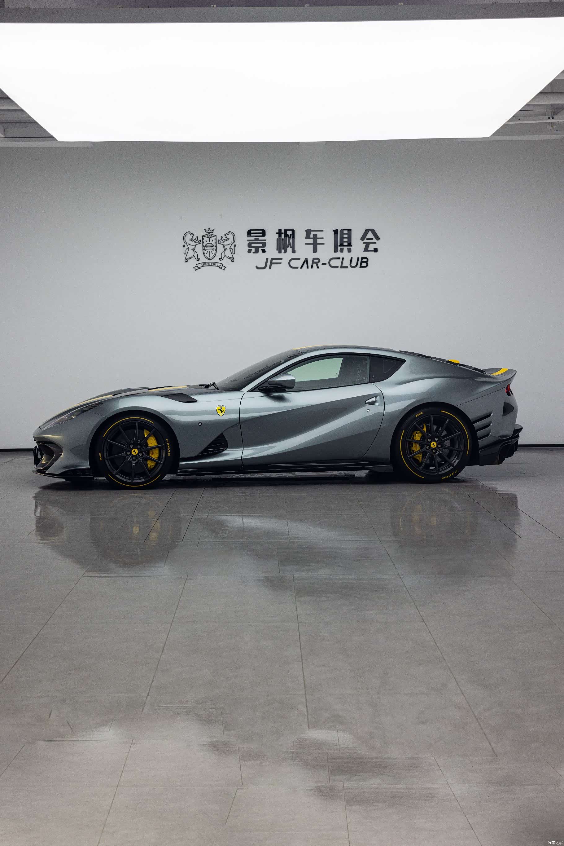 Ferrari 812, 2023 6