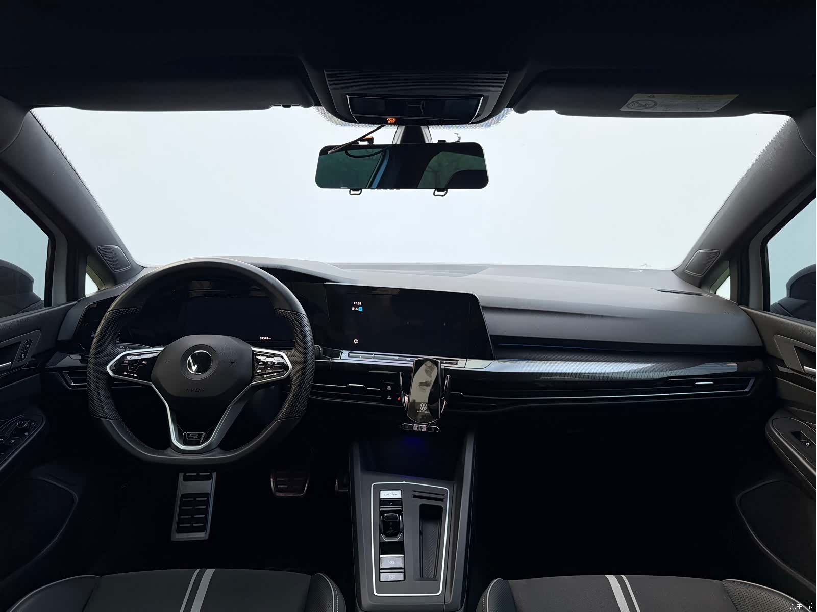 Volkswagen Golf, 2023 все фото