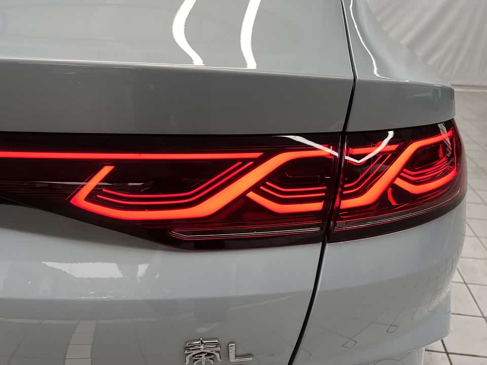 BYD Qin L BYD Qin L